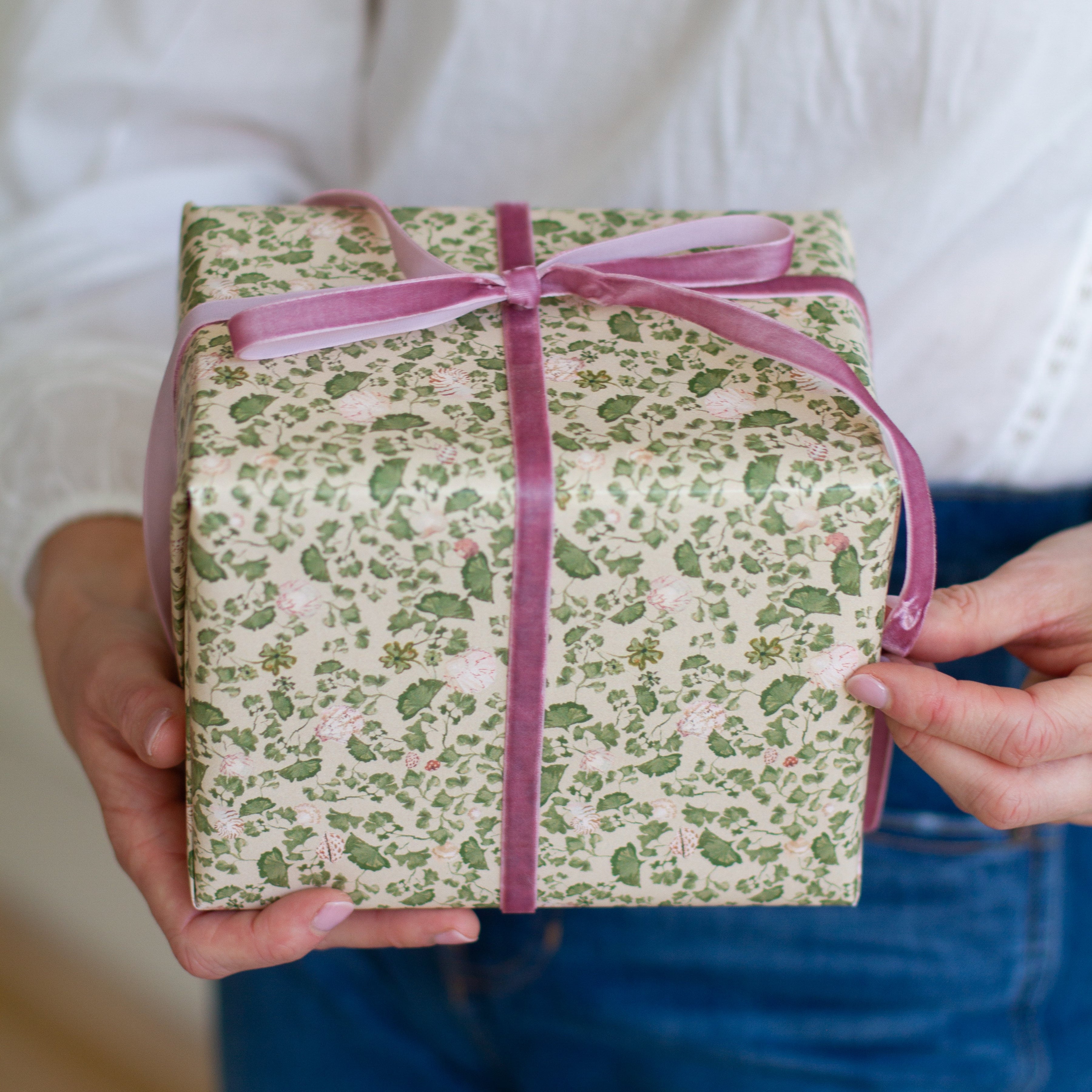 Ginko Leaves with Shells Gift Wrap