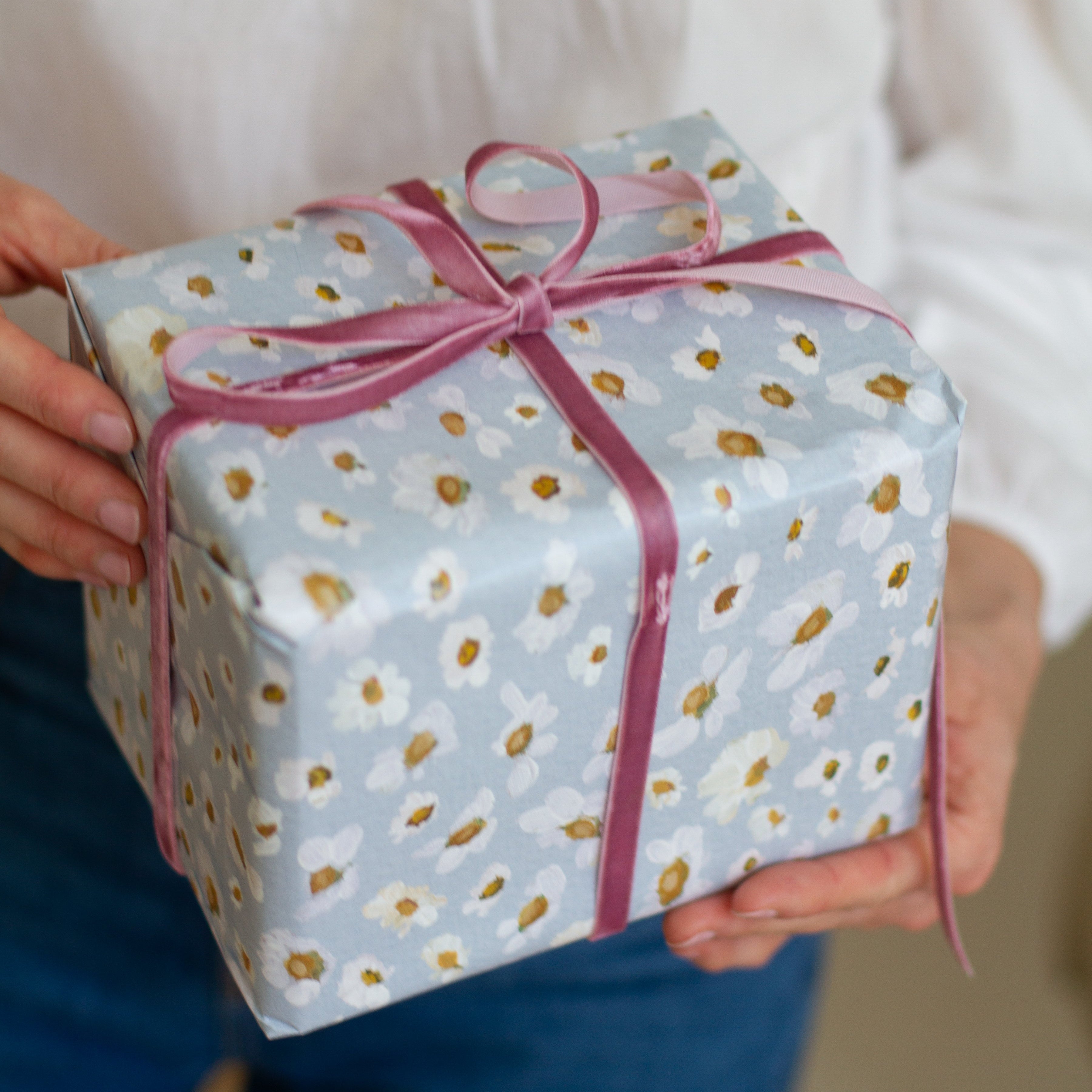 Daisy Heads Gift Wrap