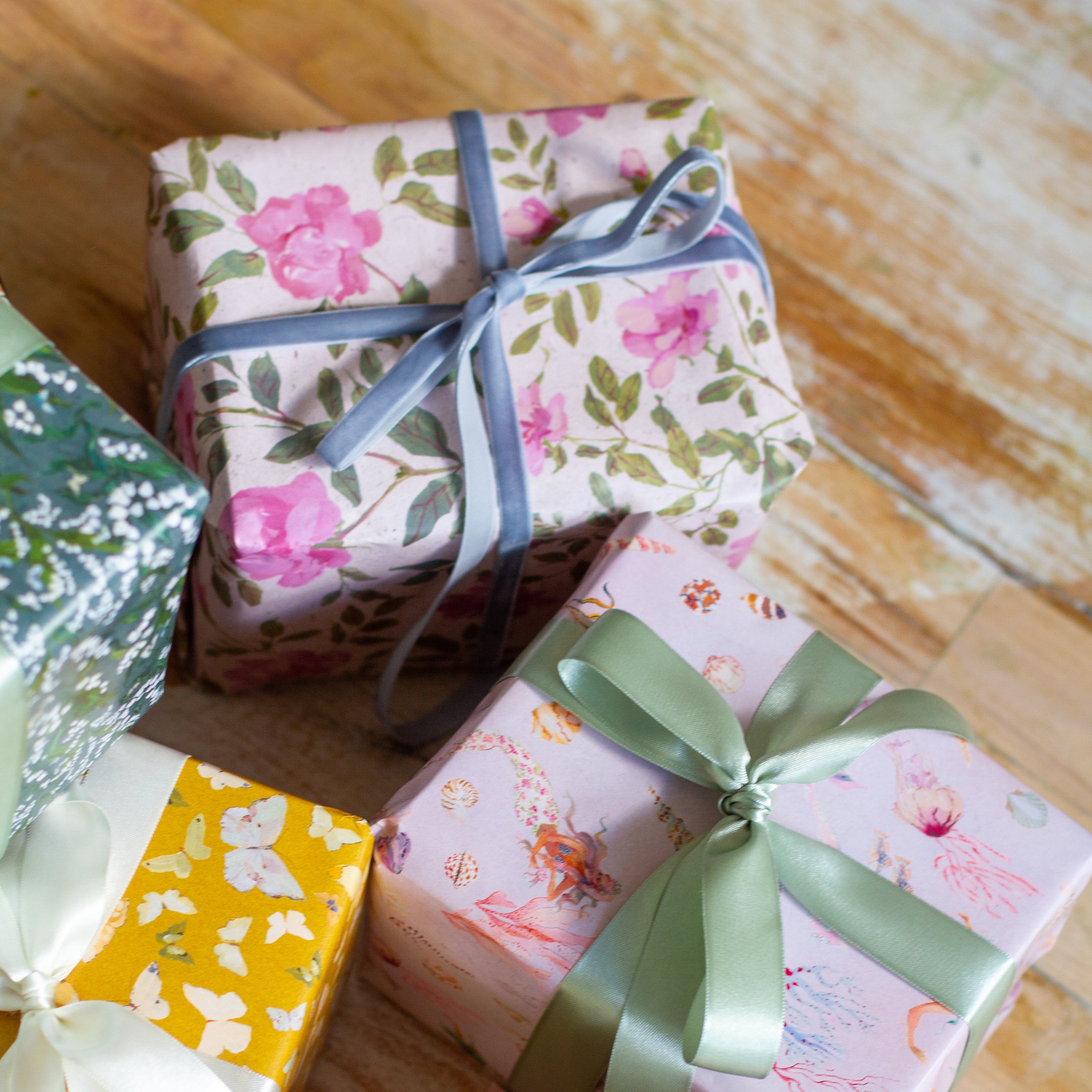 Pink & Green Roses Gift Wrap