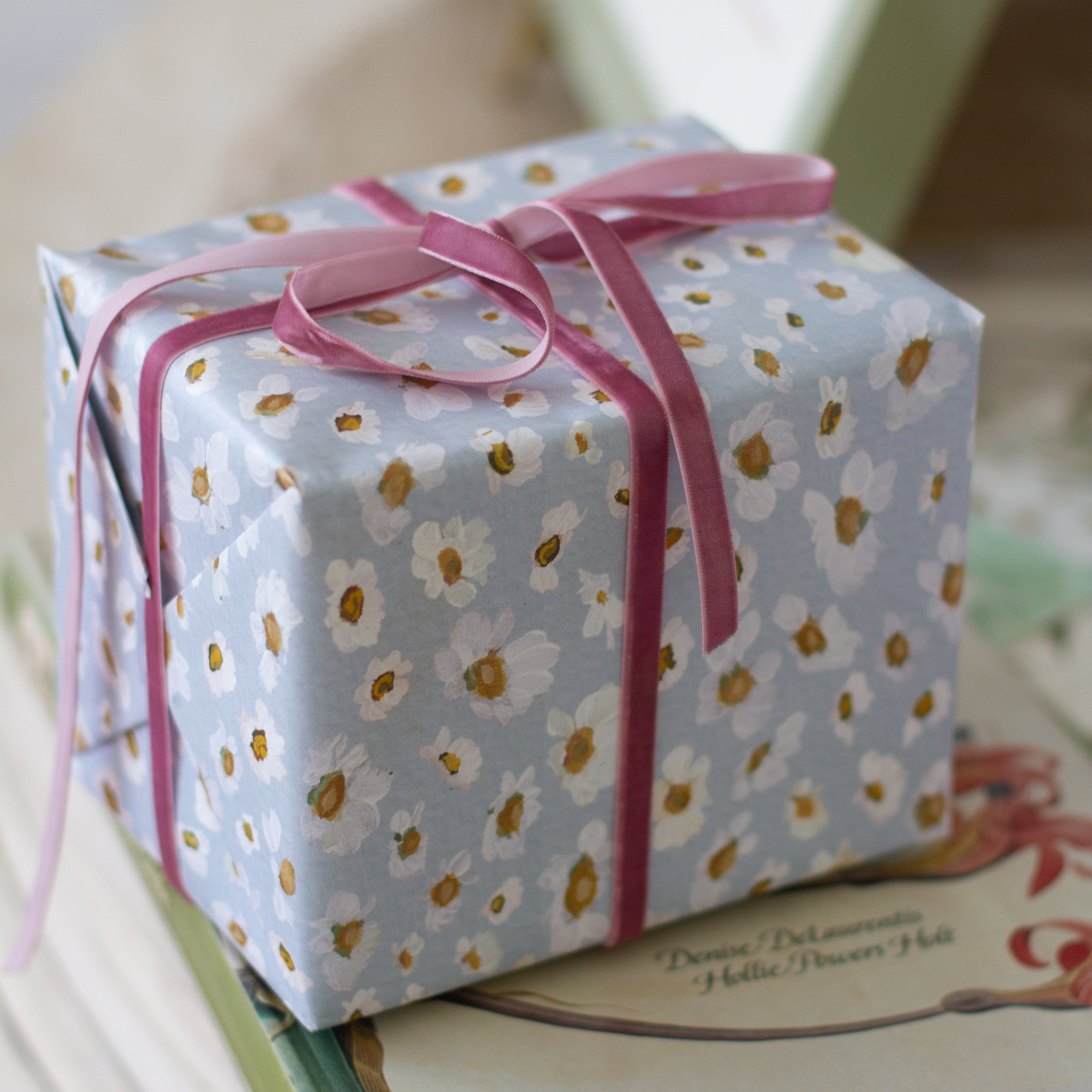 Daisy Heads Gift Wrap