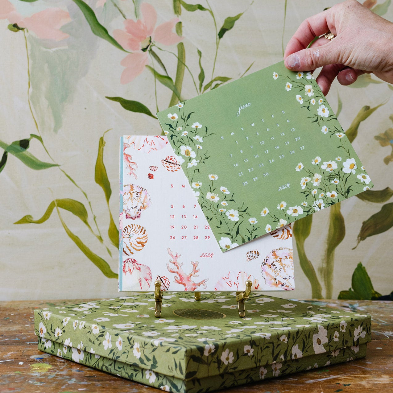 Inslee watercolor calendar daisy flower linen box